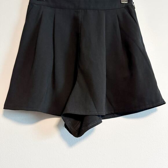 TopShop Black Tailored Style Pleat Front Relaxed Fit Dressy Shorts NWT Size 2 - Picture 5 of 9
